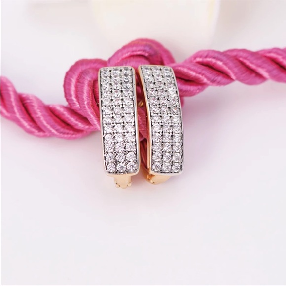 New 18k Gold Plated Diamonds Hoop Earrings - Picture 6 of 6